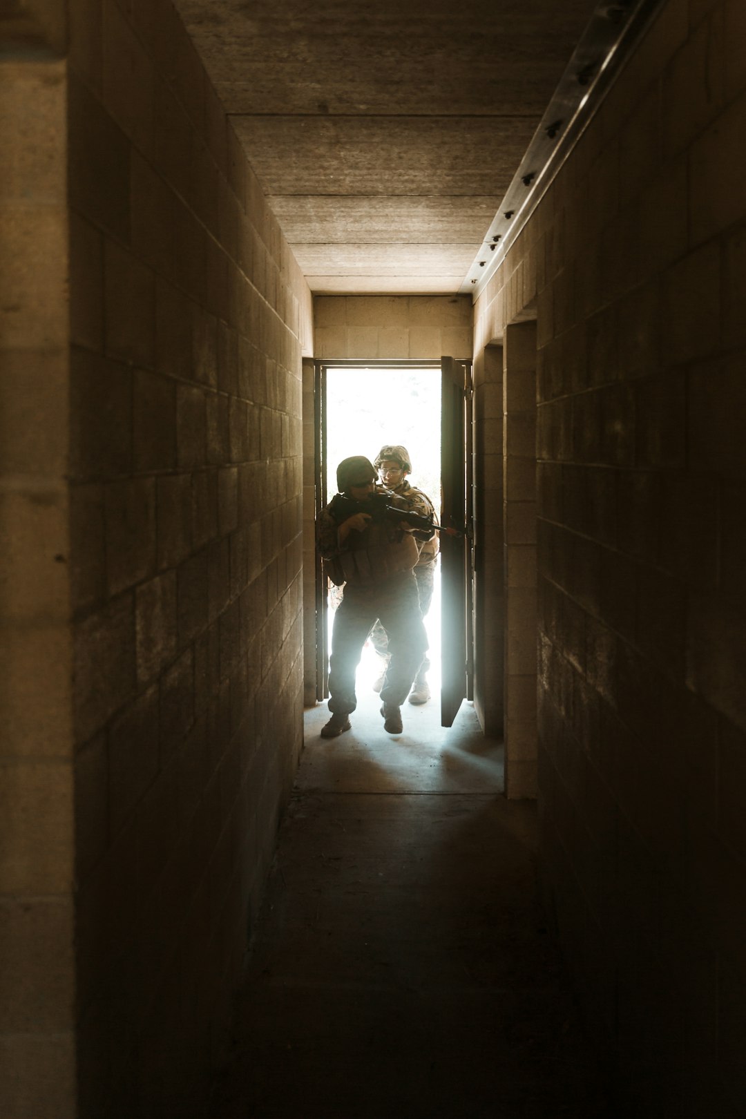 creative-03 U.S. Marines with 1st Maintenance Battalion, 1st Marine Logistics Group, I Marine Expeditionary Force, perform Military Operations on Urbanized Terrain (MOUT) training on Camp Pendleton, California, April 29, 2021.